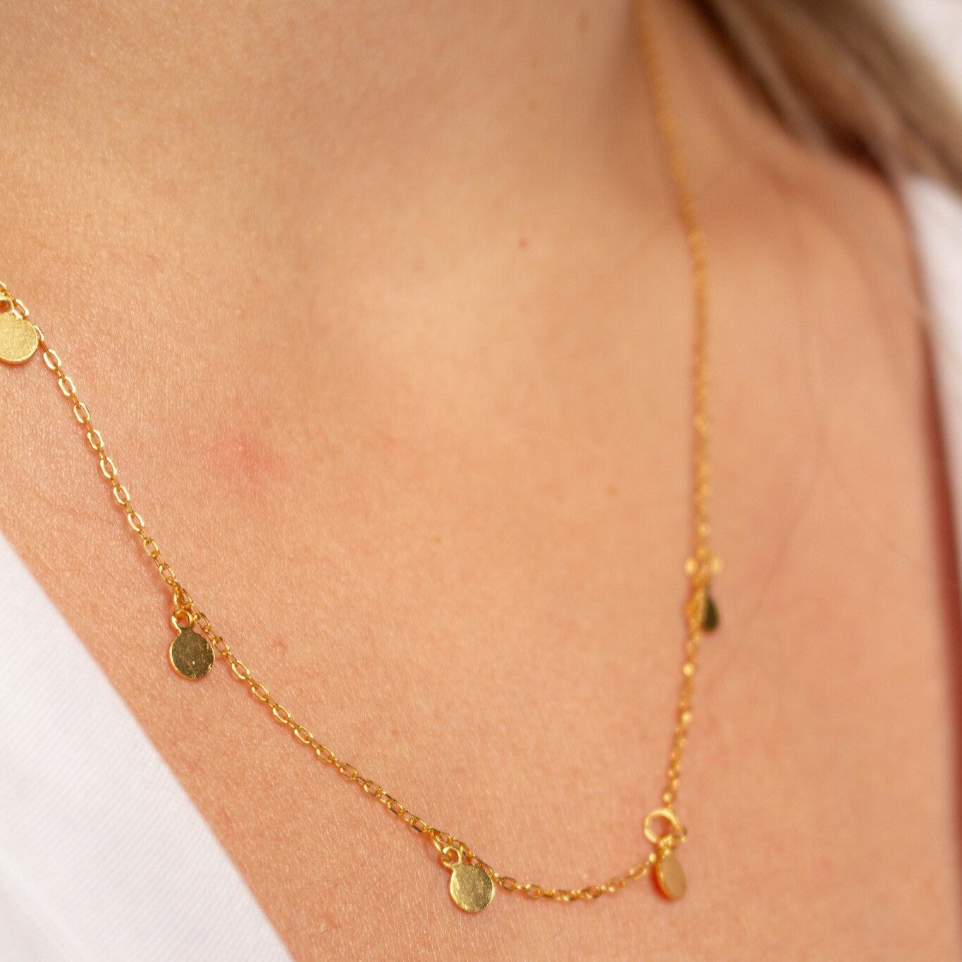 Nahaufnahme der Aurelia-Halskette