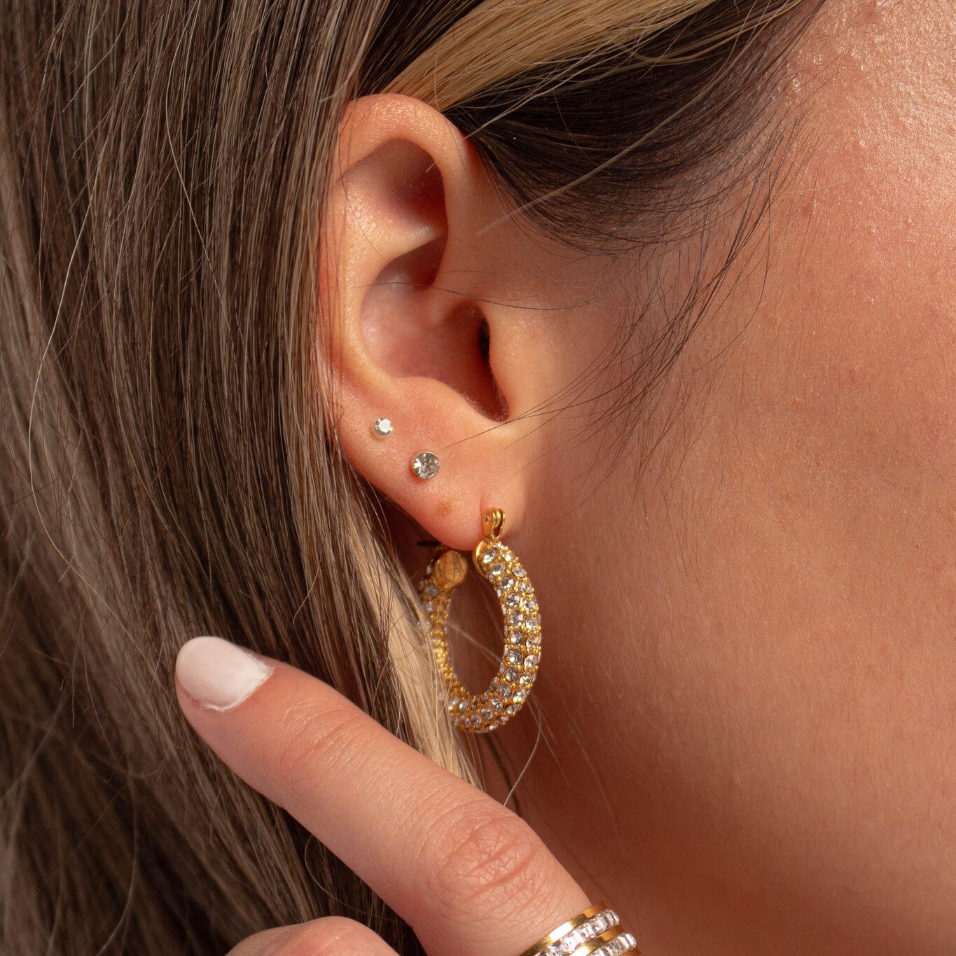 Goldene Tennis-Ohrringe mit Zirkonia-Steinen